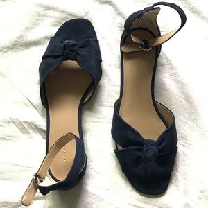 NWT Ann Taylor Juno Knot Flat Sandal Navy